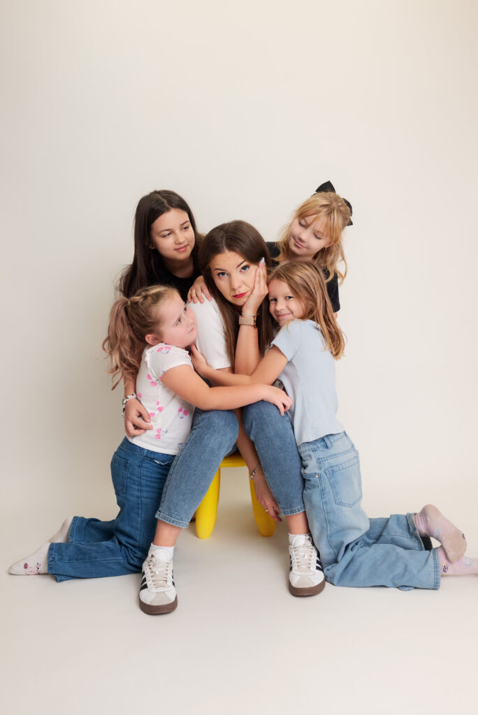 Uczniowie klas 4-6 ćwiczący dialogi po angielsku - kurs Teens Swolly Staszów